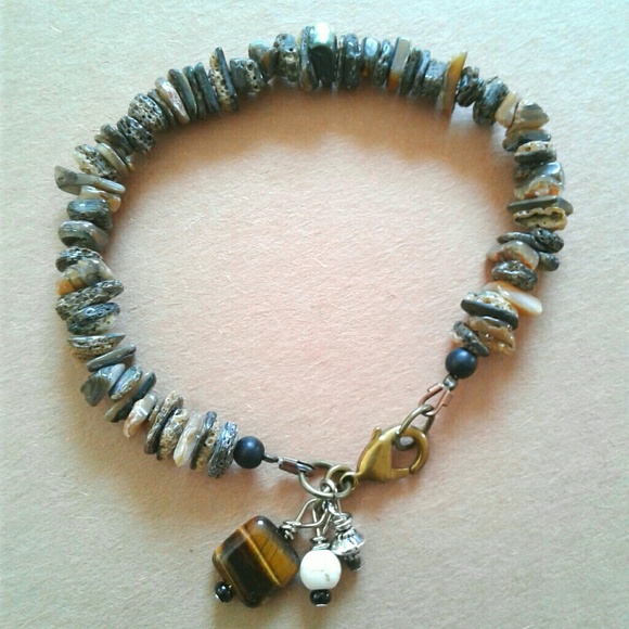 SOLD Beach Shell and Tiger's Eye Bracelet - Picture 3 of 4